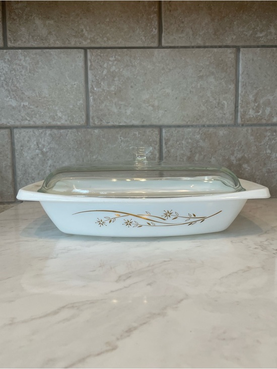 Pyrex Other - Vintage Pyrex Golden Honeysuckle Casserole Dish with lid - 2.5 Quart